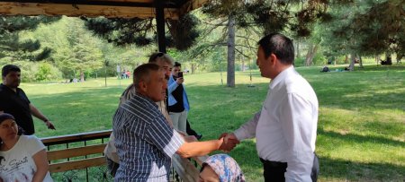 Milletvekili Zabun bayramda ilçe ilçe geziyor