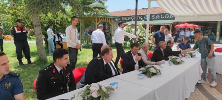 Milletvekili Zabun bayramda ilçe ilçe geziyor