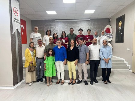 Hızırbey Ortaokulu başarıyı ödüllendiriyor