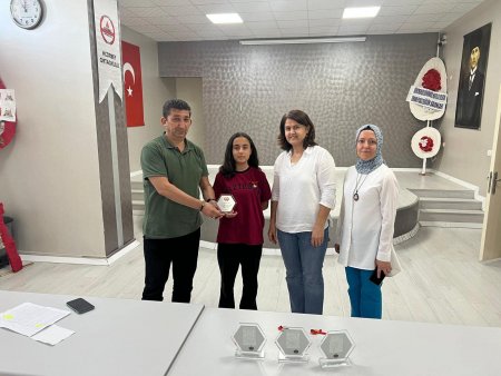 Hızırbey Ortaokulu başarıyı ödüllendiriyor