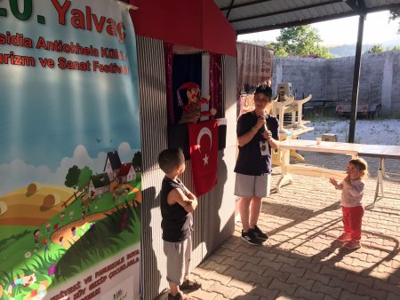 Yalvaç Belediyesi çocuklarla bir arada
