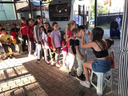Yalvaç Belediyesi çocuklarla bir arada