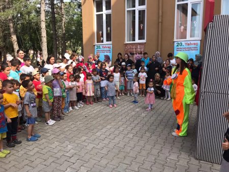 Yalvaç Belediyesi çocuklarla bir arada