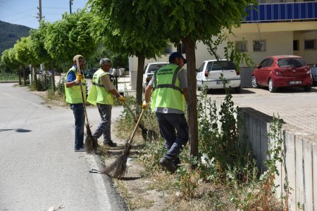 Eğirdir'de tüm mahalleler temizlik programıyla temizleniyor