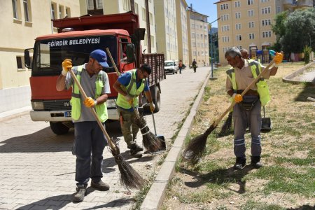 Eğirdir'de tüm mahalleler temizlik programıyla temizleniyor