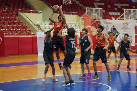 ANALİG Basketbol Grup Müsabakaları sürüyor