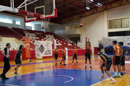ANALİG Basketbol Grup Müsabakaları sürüyor