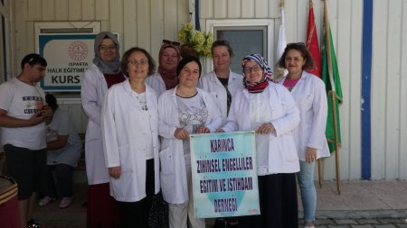 Zihinsel engelli bireyleri topluma kazandıran dernek