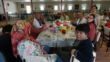 Zihinsel engelli bireyleri topluma kazandıran dernek