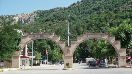 Vatandaş mesirelik alanlara akın etti 