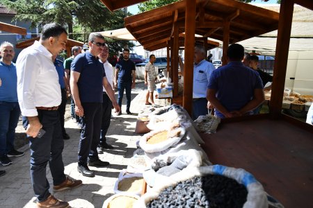 Vali Baruş Pazar mesaisini Eğirdir ve Aksu ilçelerine ayırdı