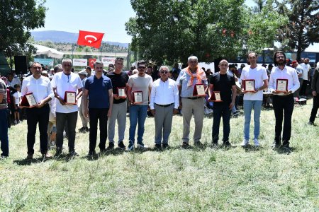 Vali Baruş Pazar mesaisini Eğirdir ve Aksu ilçelerine ayırdı