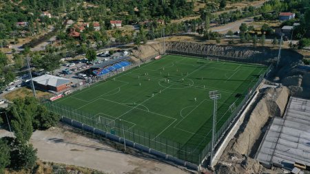 Ispartaspor'un emektar futbolcuları sahada