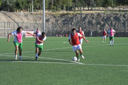 Ispartaspor'un emektar futbolcuları sahada