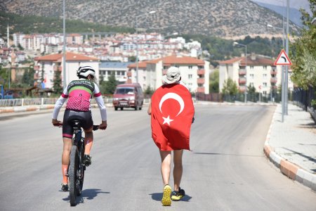 Eğirdir Gölü kıyısında 150 Km'lik zafer yolculuğu
