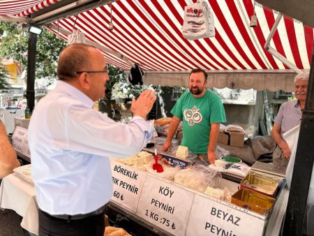 Başkan Tural, Salı Pazarı esnafıyla buluştu