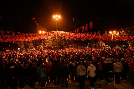 Isparta'da fener alaylı kutlama