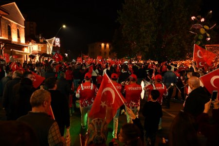 Isparta'da fener alaylı kutlama