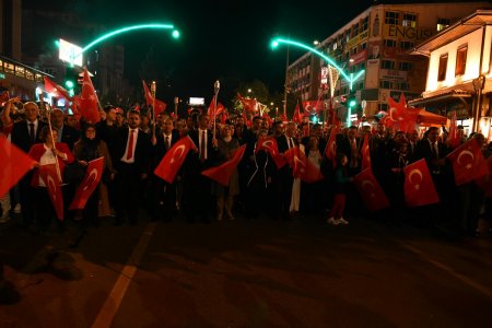 Isparta'da fener alaylı kutlama