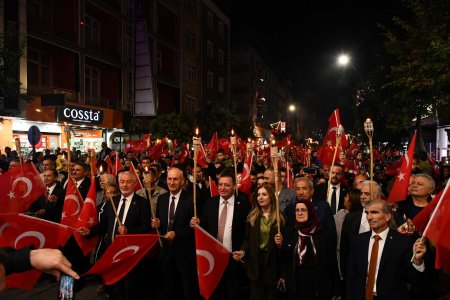 Isparta'da fener alaylı kutlama