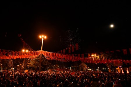 Isparta'da fener alaylı kutlama