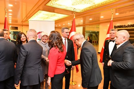Isparta'da fener alaylı kutlama