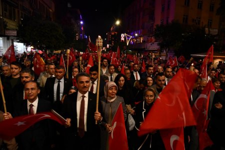 Isparta'da fener alaylı kutlama