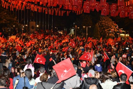 Isparta'da fener alaylı kutlama