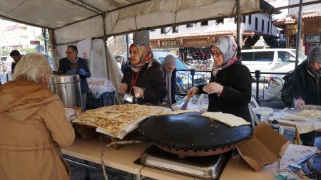 Filistin halkı ve ihtiyaç sahibi öğrenciler için kermes düzenlendi