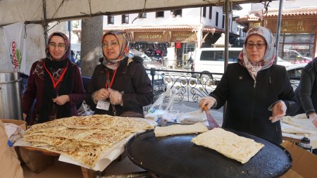 Filistin halkı ve ihtiyaç sahibi öğrenciler için kermes düzenlendi