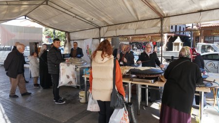 Filistin halkı ve ihtiyaç sahibi öğrenciler için kermes düzenlendi
