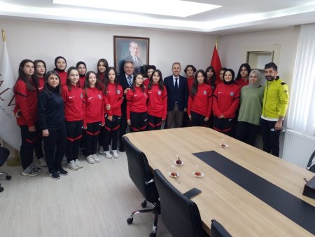Şampiyonlardan Kaymakam Şimşek’e ziyaret 