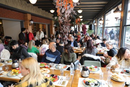 Berber, kuaför esnafı Tural’ın yanında