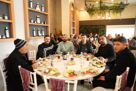 Berber, kuaför esnafı Tural’ın yanında