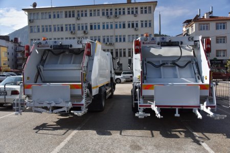 2 adet Mercedes Benz çöp toplama aracı hizmete girdi