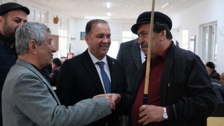 Köy Garajı esnafı Atakan Yazgan'ı bağrına bastı