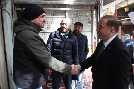 Köy Garajı esnafı Atakan Yazgan'ı bağrına bastı
