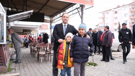 Köy Garajı esnafı Atakan Yazgan'ı bağrına bastı