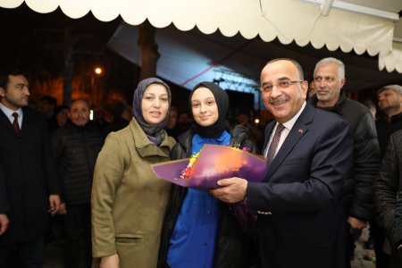 Kaygılanma Gülistan, Ahmet Tural var