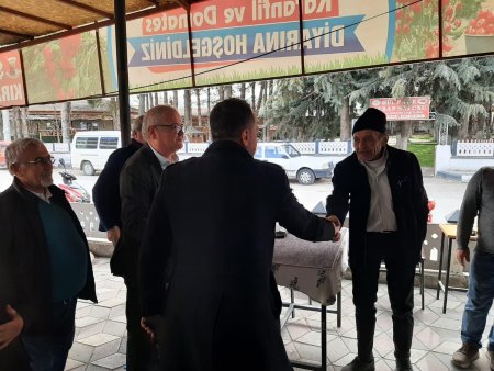 Karış karış geziyorlar
