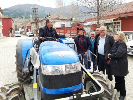 Karış karış geziyorlar