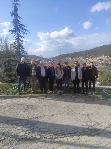 Karış karış geziyorlar