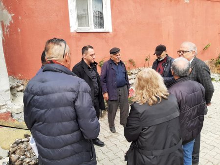 Karış karış geziyorlar