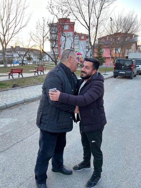 Zafer Mahallesi muhtar adayı Kemal Turan mahallede kapı kapı geziyor