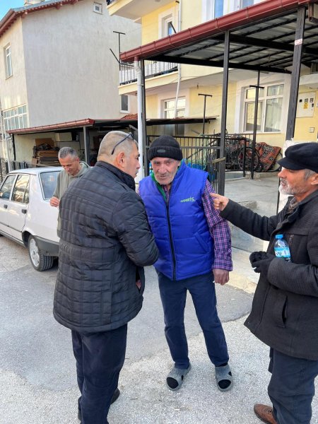 Zafer Mahallesi muhtar adayı Kemal Turan mahallede kapı kapı geziyor
