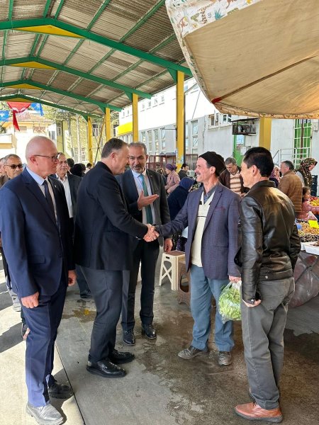 Başkan Adayı Pehlivan pazar esnafıyla buluştu 