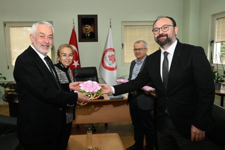 Başdeğirmen çifti sağlıkçıların 14 Mart Tıp Bayramı’nı kutladı