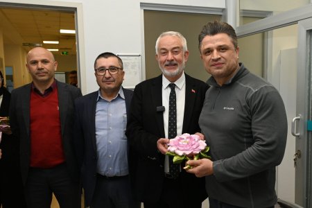 Başdeğirmen çifti sağlıkçıların 14 Mart Tıp Bayramı’nı kutladı