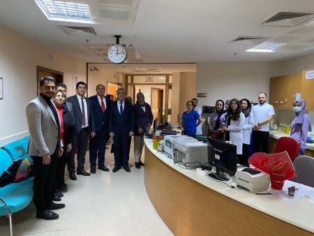 Yalvaç AK Parti adayı sağlık çalışanlarının Tıp Bayramını kutladı
