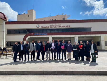 Yalvaç AK Parti adayı sağlık çalışanlarının Tıp Bayramını kutladı
